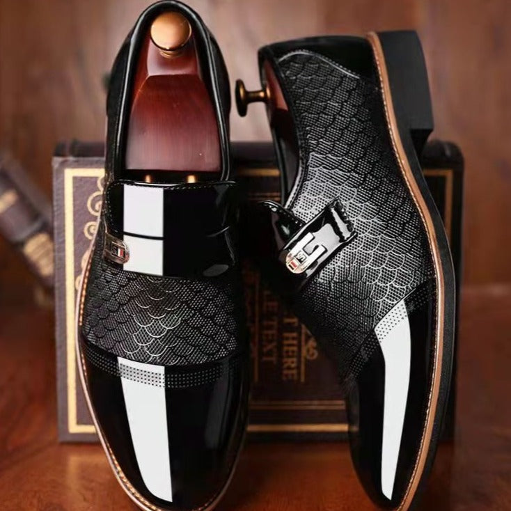 Elegante zwarte heren instappers, perfect voor zowel formele pakken als casual outfits. Comfortabele loafers met antislipzool.