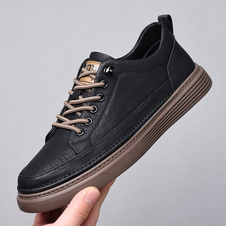 "Elegante zwarte leren herenschoenen met comfortabele zool en ademend materiaal, ideaal voor stijlvolle en casual outfits."