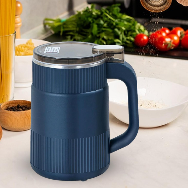 Elektrische graanmolen in blauw en wit, stijlvol en compact design voor diverse granen en zaden, krachtig en veelzijdig.