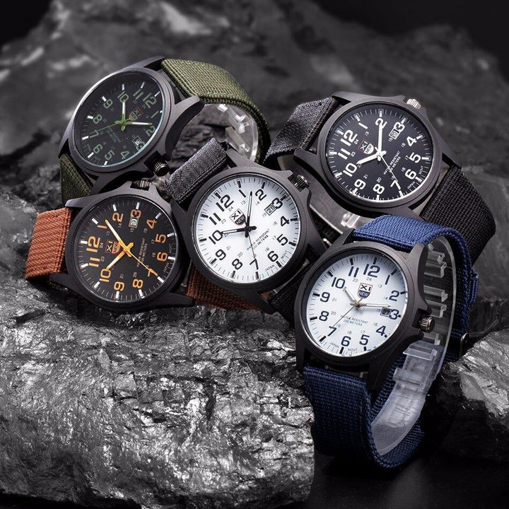 Duurzaam heren tactisch horloge met comfortabele siliconen band, waterdicht en schokbestendig design.
