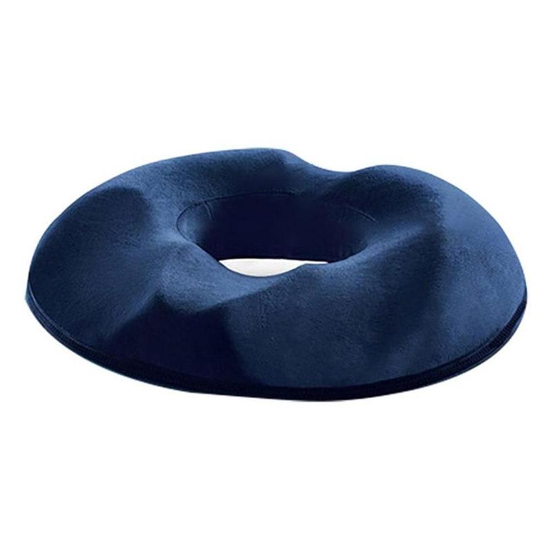 "Ergonomisch donutkussen voor aambeienpijn en stuitklachten, biedt zachte ondersteuning en drukverlichting bij het zitten."