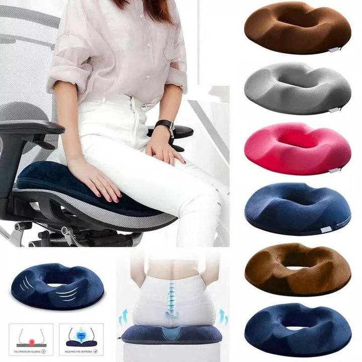 "Ergonomisch donutkussen voor aambeienpijn en stuitklachten, biedt zachte ondersteuning en drukverlichting bij het zitten."