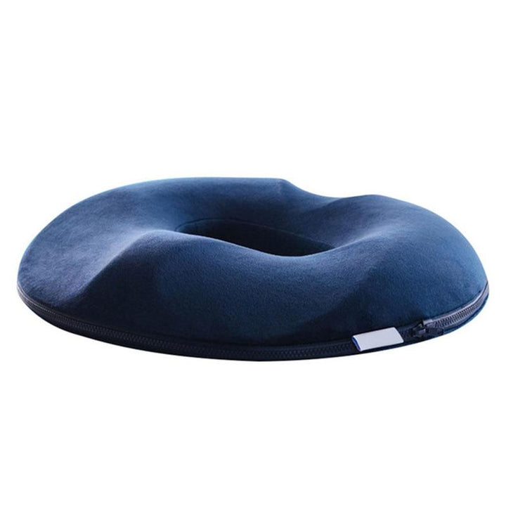 "Ergonomisch donutkussen voor aambeienpijn en stuitklachten, biedt zachte ondersteuning en drukverlichting bij het zitten."
