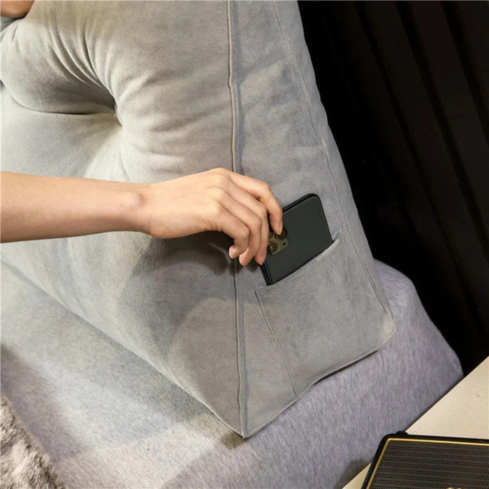 "Ergonomisch hoofdbordkussen met stijlvol design, biedt luxe comfort en ondersteuning voor hoofd, nek en rug in slaapkamer."