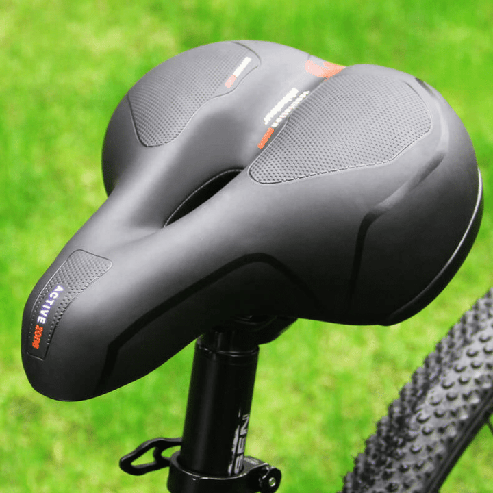 "Ergonomisch SoftRide fietszadel voor comfort, zwart kunstleer, verlicht rug- en zitbeenklachten, geschikt voor lange ritten.