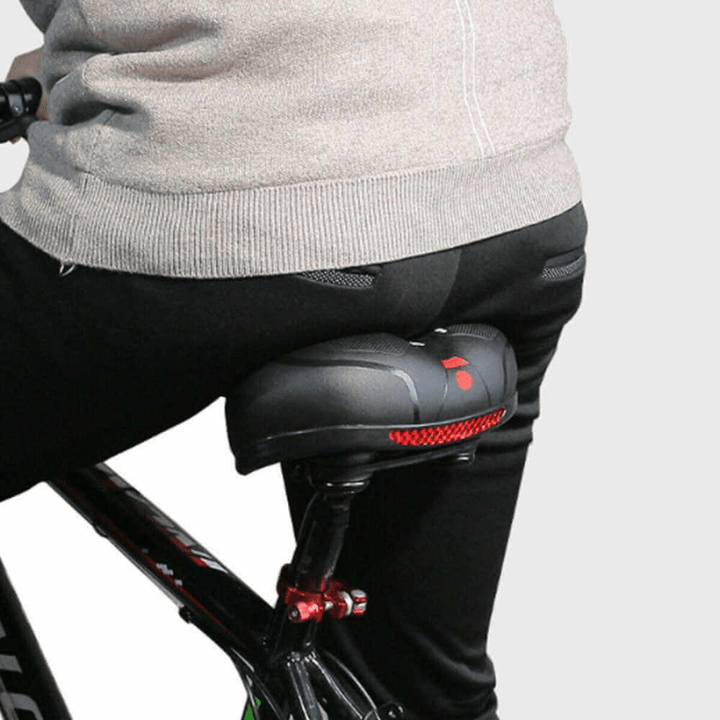 "Ergonomisch SoftRide fietszadel voor comfort, zwart kunstleer, verlicht rug- en zitbeenklachten, geschikt voor lange ritten.