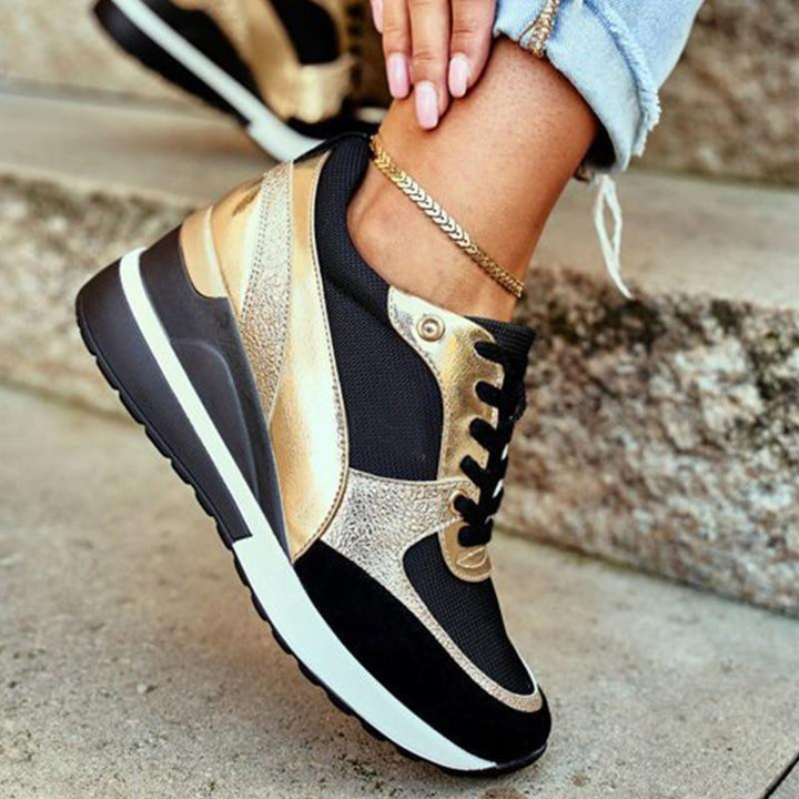 Stijlvolle zwarte damesschoenen met veters en ergonomische zool, perfect voor casual comfort en elegante damesmode.