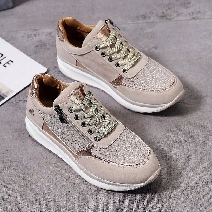 "Ergonomische damessneakers in grijs met ademende materialen, bieden stijl en comfort voor dagelijks gebruik."