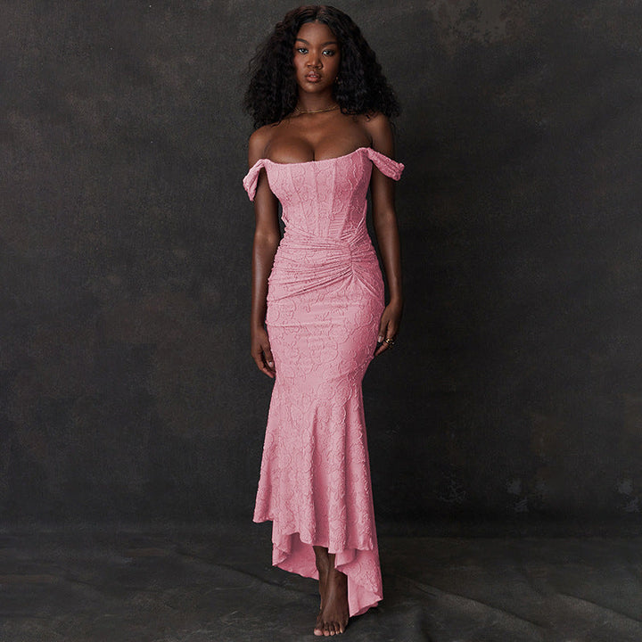 "Evelina fishtail maxi jurk, elegant design, slank silhouet, luxueus, ideaal voor gala's en bruiloften, dameskleding."