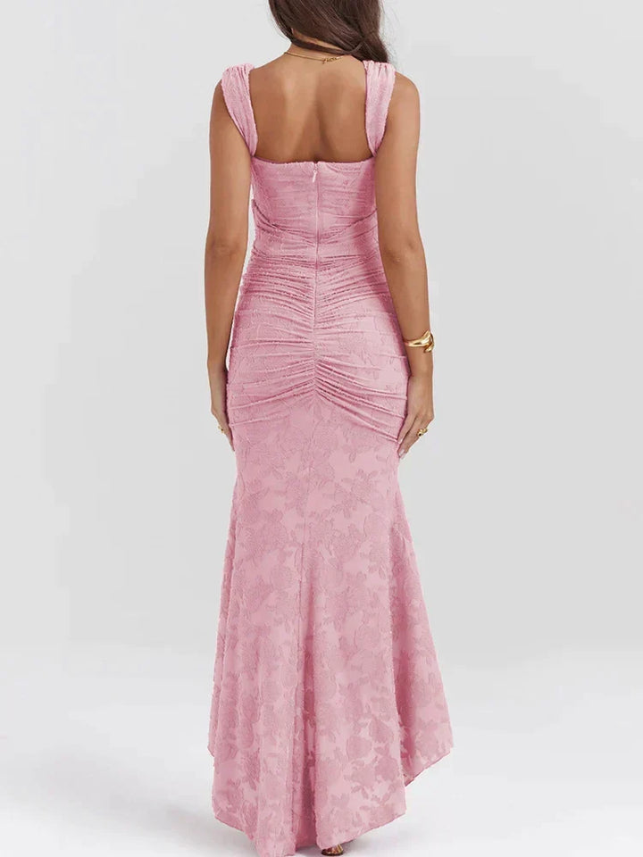 "Evelina fishtail maxi jurk, elegant design, slank silhouet, luxueus, ideaal voor gala's en bruiloften, dameskleding."
