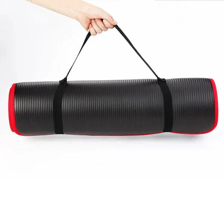 "Extra dikke 10 mm antislip yogamat in blauw, roze of zwart, biedt comfort en stabiliteit voor yoga en pilates oefeningen."