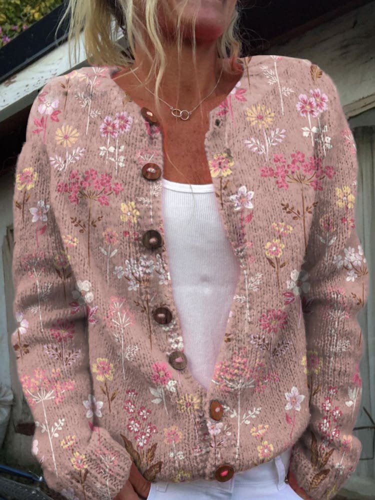 Zachte dames gebloemde cardigan met subtiele bloemenprint en decoratieve knoopdetails, nieuw product.