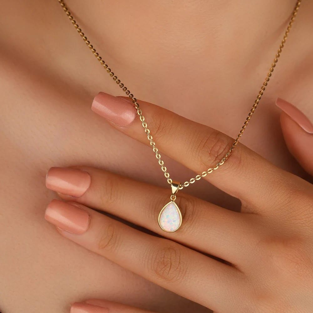 Dames 18K gouden ketting met natuurlijke opaal druppelhanger Eloise; elegant en luxe dames sieraad.