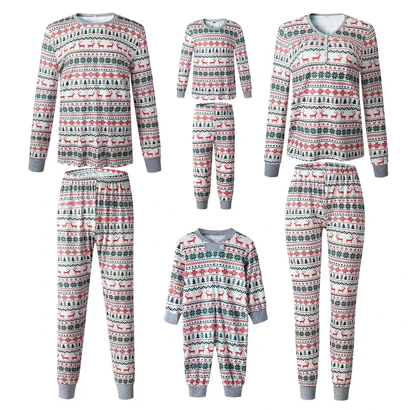 "Familie kerst pyjama's, comfortabel en stijlvol, zachte katoenen stoffen, rood met witte accenten, voor jong en oud."