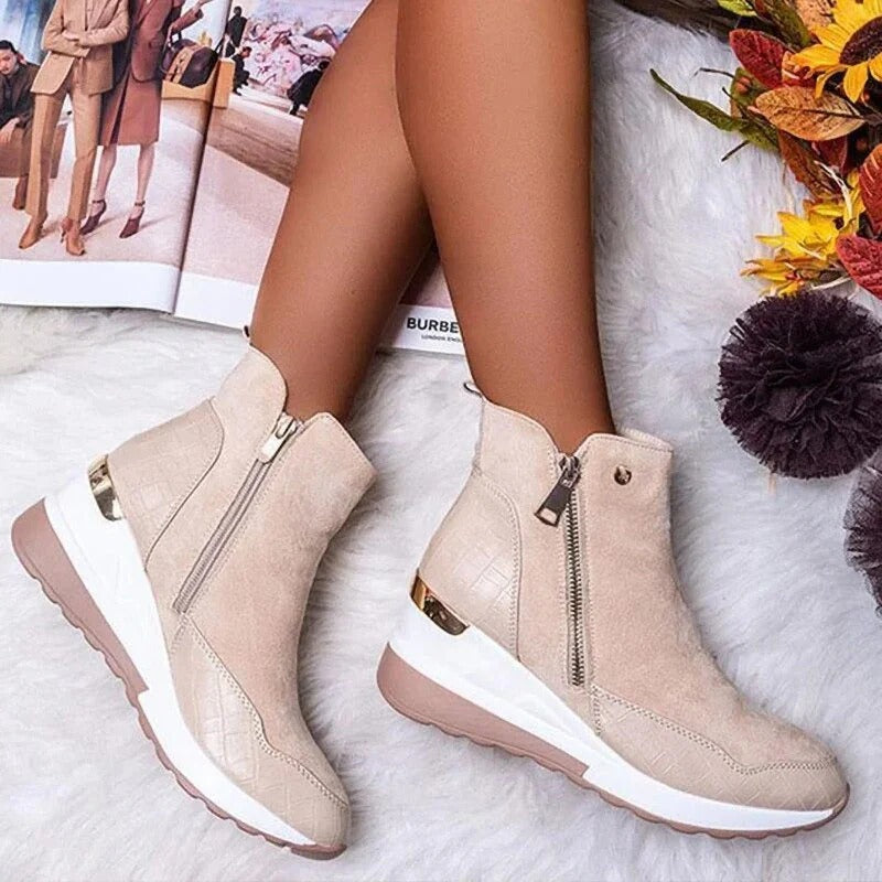 Comfortabele beige dameslaarzen met orthopedische ondersteuning en ritssluiting.