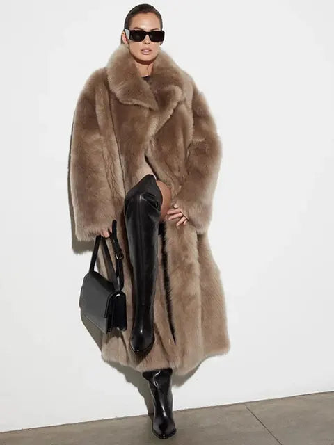 "Fluffy winter trenchcoat voor dames, lang met pluizig design, in beige, bruin of khaki, ideale warme jassen voor winter"