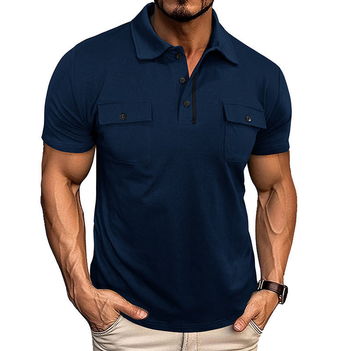 Achterkant van een elegant heren poloshirt met nette kraag