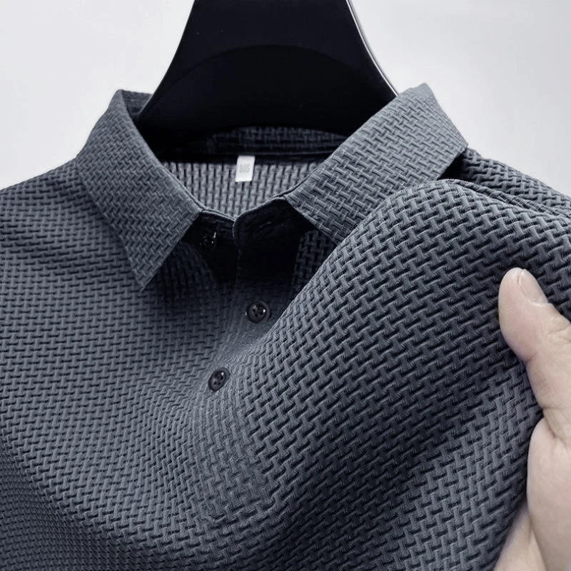 Stijlvolle herenpolo met klassiek design en polokraag, perfect voor herenkleding.