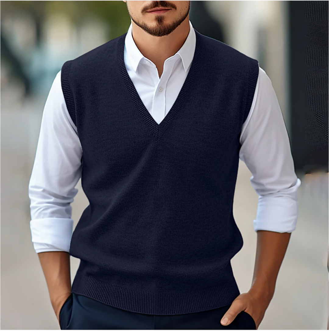 Zachte gebreide heren v-hals mouwloze trui, perfect als warm casual vest voor herfstmode.