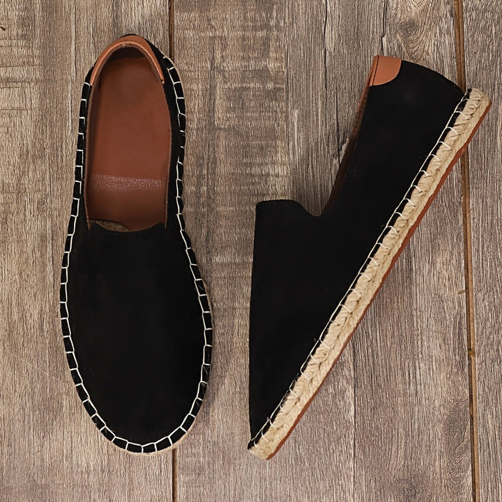 Comfortabele casual slip-on heren loafers, ideaal voor zomerse dagen. Beschikbaar in grijs.