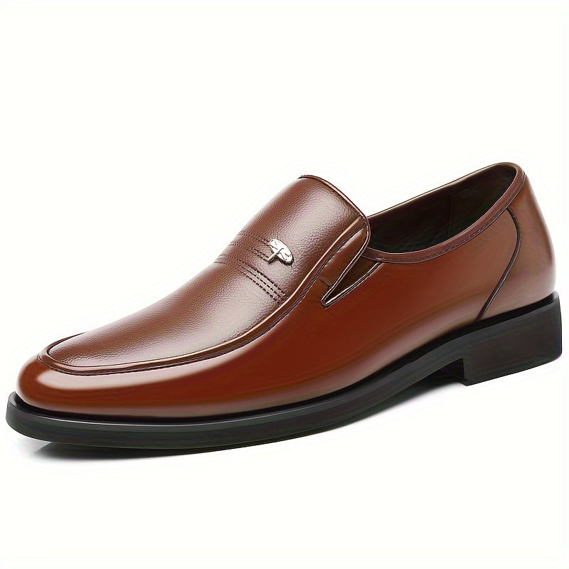 Formele zwarte heren loafers, elegante schoenen die comfort en een verfijnde stijl combineren voor zakelijke afspraken.
