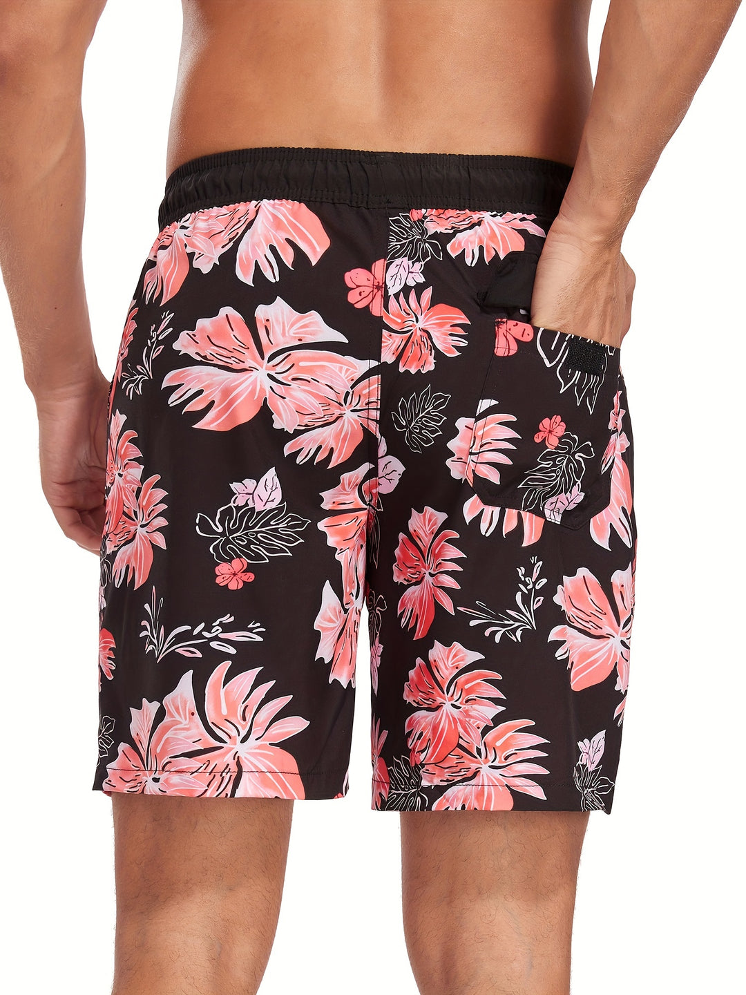 Gevouwen sneldrogende heren zwemshort met kleurrijke Hawaiiaanse flamingo print, klaar voor vakantie en zwemmen.