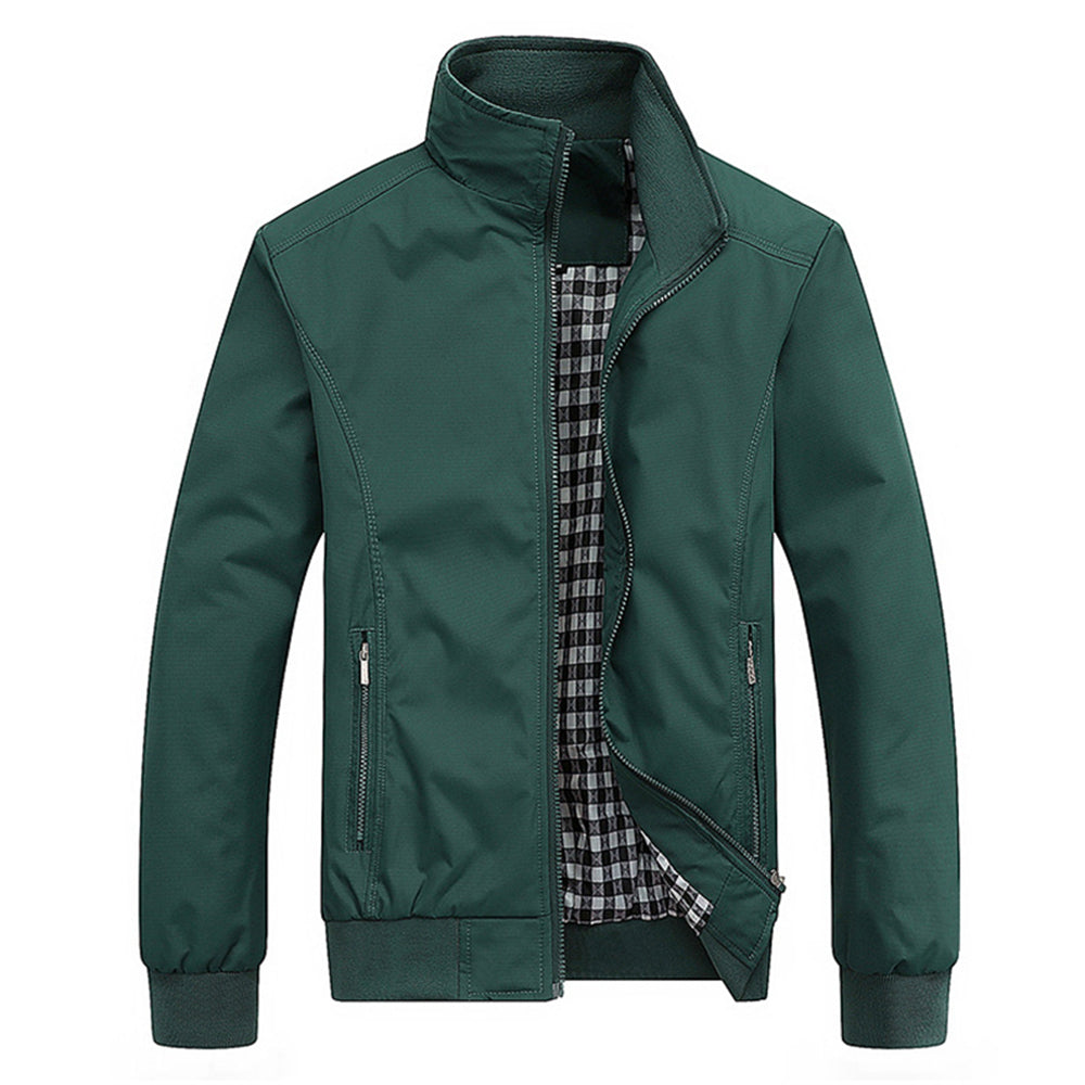Detailopname van de retro heren winterjas, met winddichte en waterdichte stof. Ideaal voor casual gebruik.