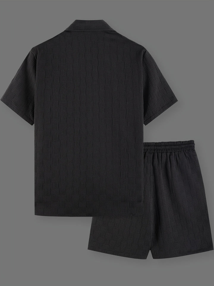 Achterkant van zwarte heren zomer set met shorts