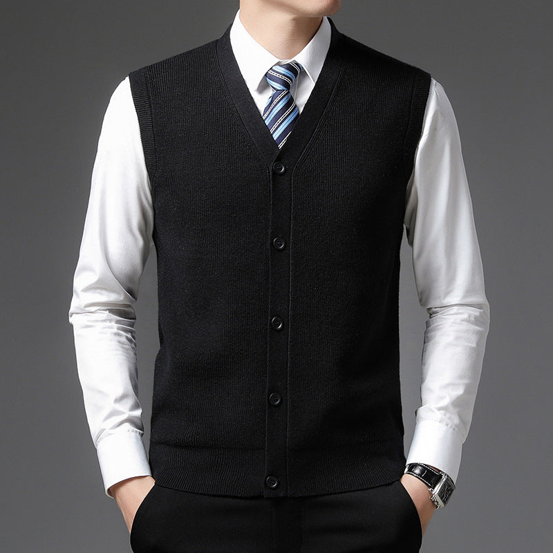 Casual chique heren vest mouwloos met knoopsluiting en V-hals, gecombineerd voor een moderne, elegante look.