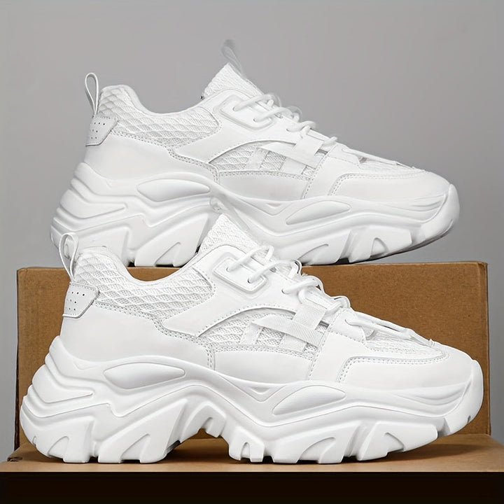 Witte heren sneakers met dikke zool en modern design
