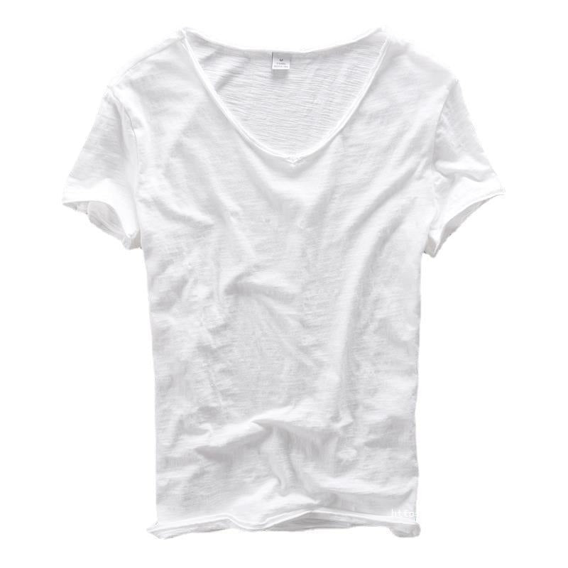 Stijlvol wit heren T-shirt met diepe V-hals, lichtgewicht en ademend, voor dagelijks comfort.