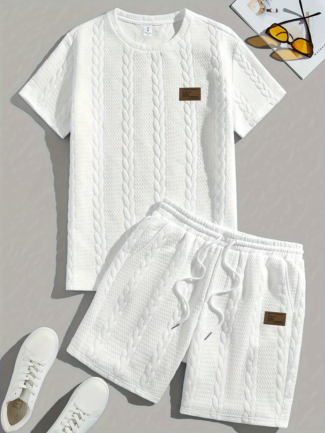 Heren zomerset met comfortabel T-shirt en casual shorts. Ideaal voor een relaxte zomeroutfit.