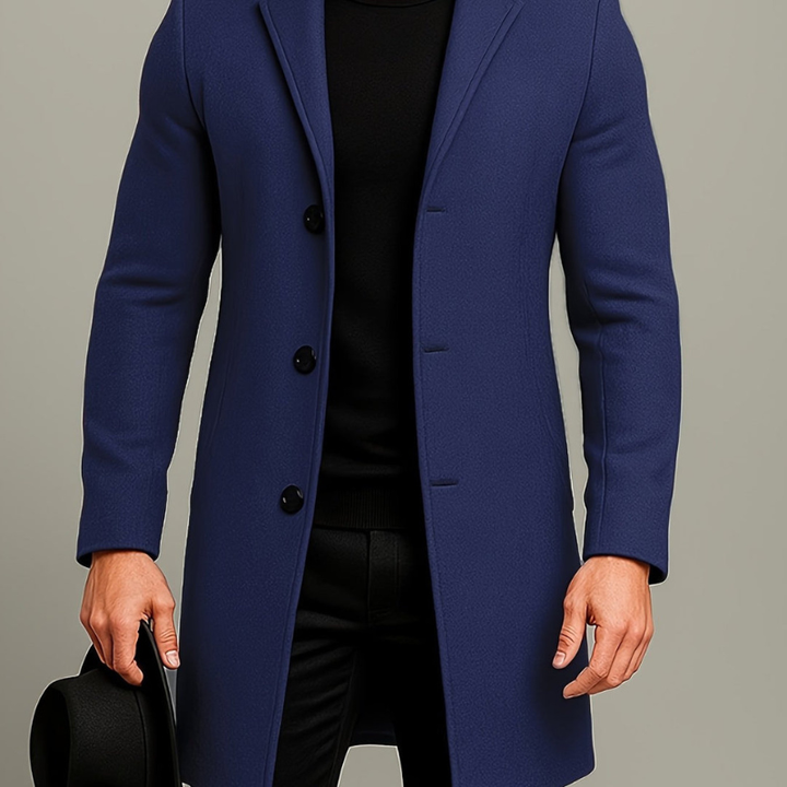 Klassieke lange heren winterjas met knoopsluiting. Een warme en stijlvolle mantel voor de moderne man.