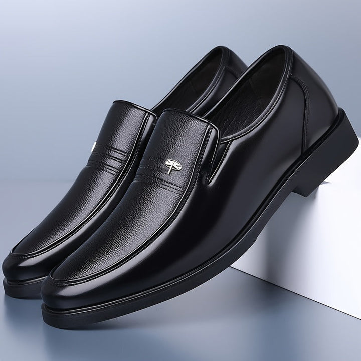 Elegante zwarte heren loafers, veelzijdige slip-on schoenen voor dagelijks gebruik of een chique evenement.