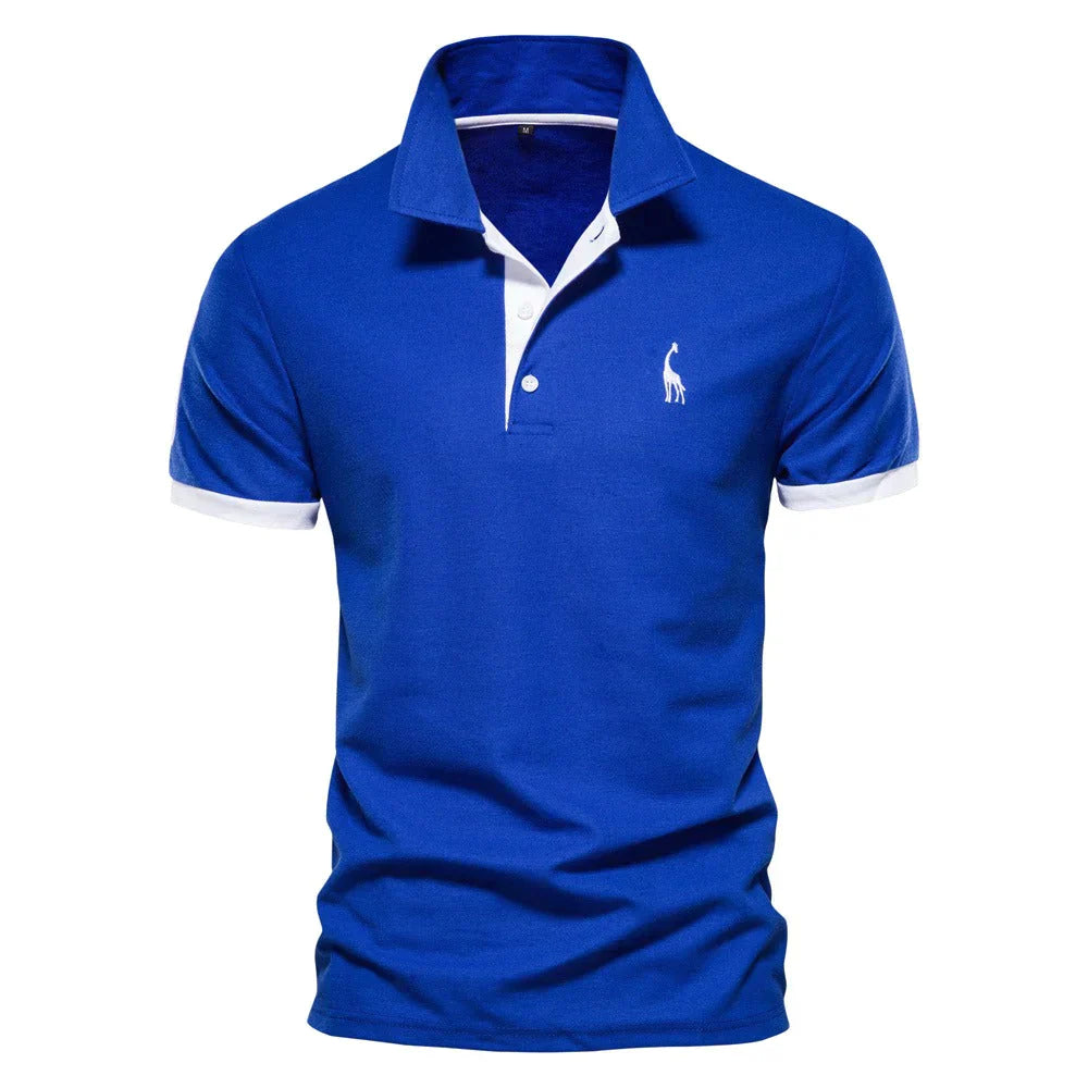 Helderblauw heren polo T-shirt met korte mouwen en witte details