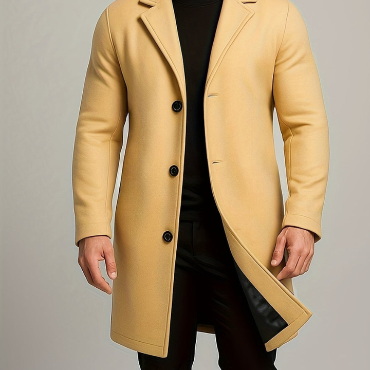 Trendy lange heren winterjas. Stijlvolle, winddichte mantel met knoopsluiting, ideaal voor winterse outfits.