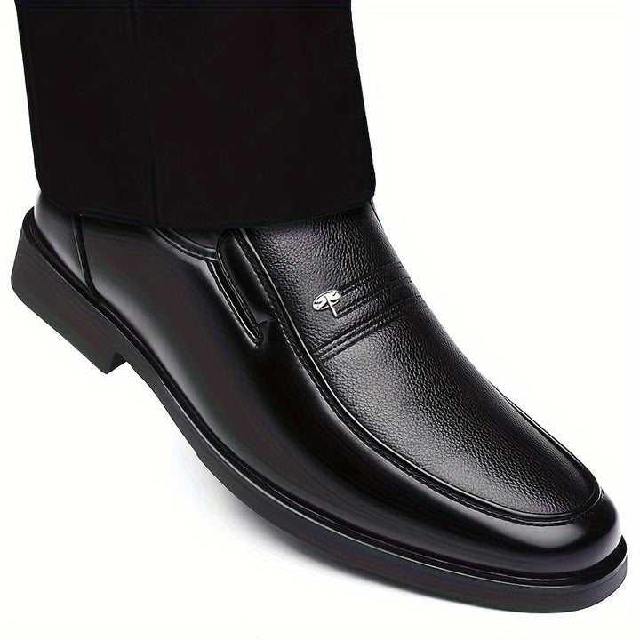 Veelzijdige heren loafers; comfortabele slip-on schoenen voor zowel casual als geklede, stijlvolle outfits.