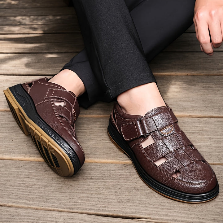 Robuuste heren wandelsandalen, zwart, met antislip zool en ademend comfort voor trails.