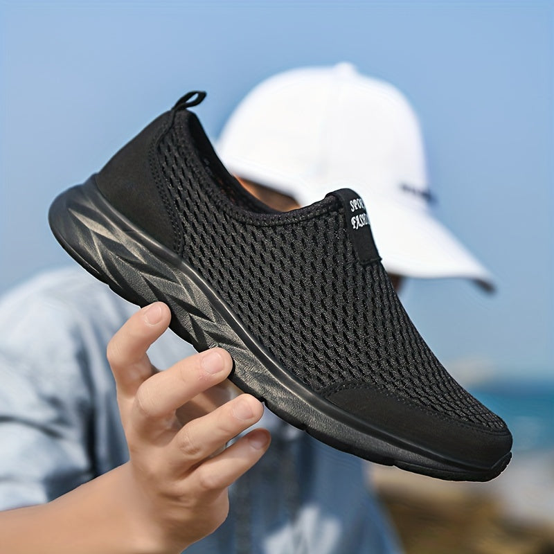 Ademende heren slip-on schoenen met flexibele zool, comfortabel voor wandelen en vrije tijd.