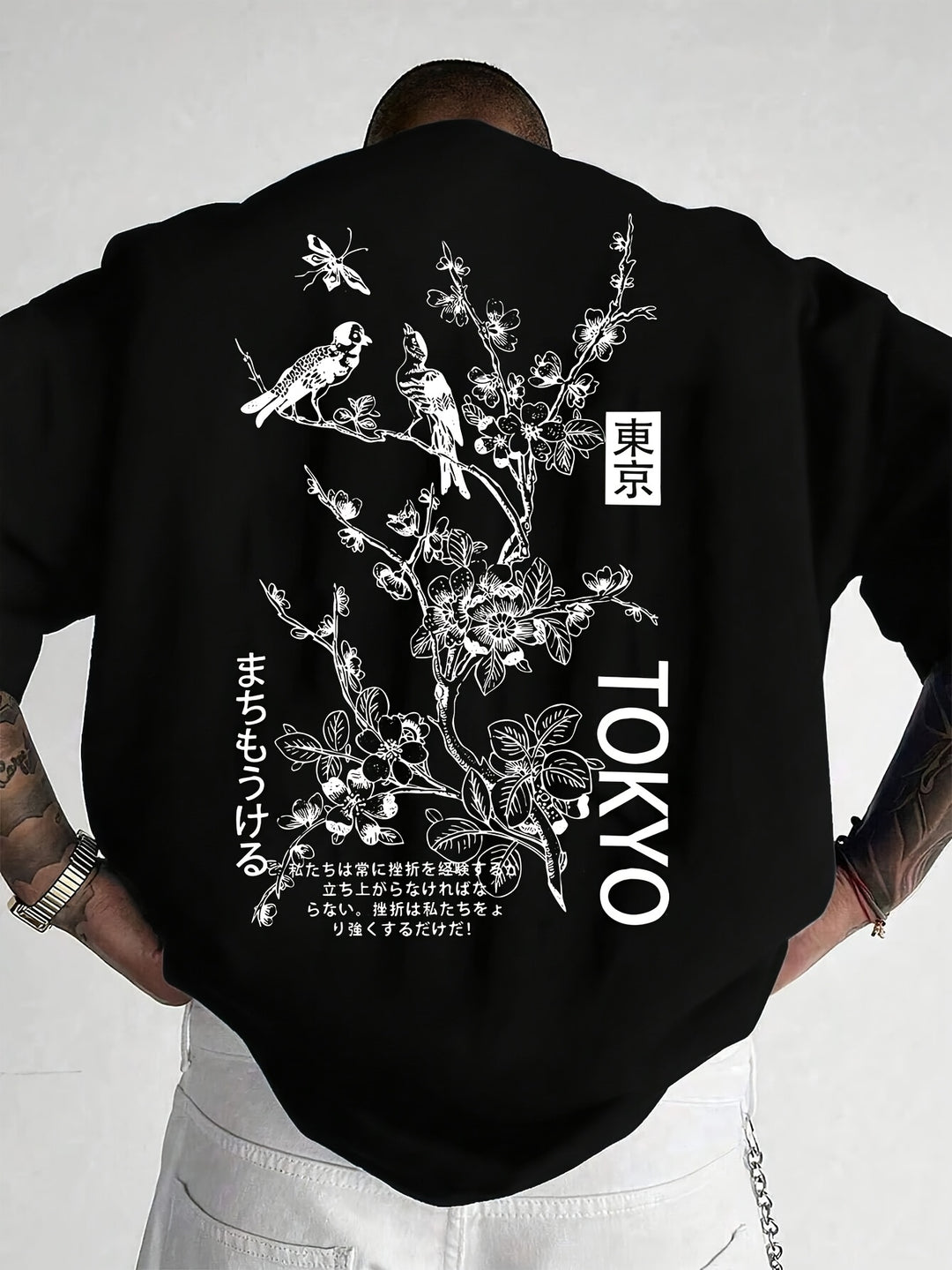 Casual heren T-shirt met korte mouwen, opvallende bloemenprint en unieke vogelmotieven.
