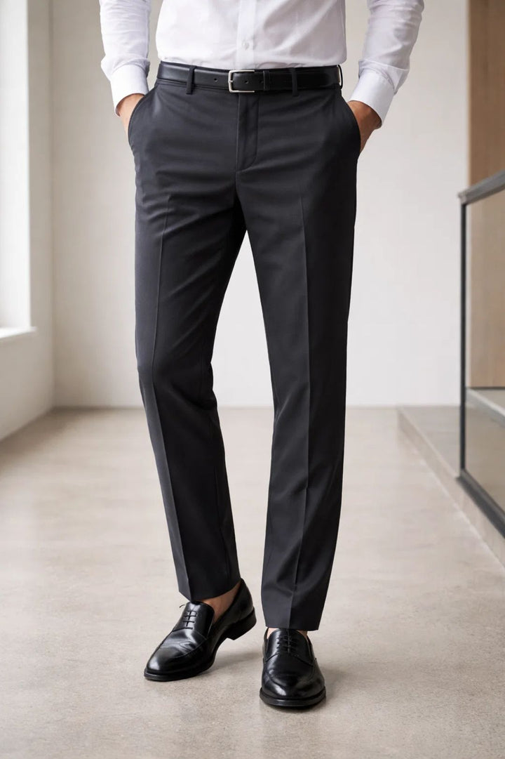 Elegante heren pantalon, comfortabel en tijdloos. De ideale geklede broek voor elke gelegenheid. Perfecte pasvorm.
