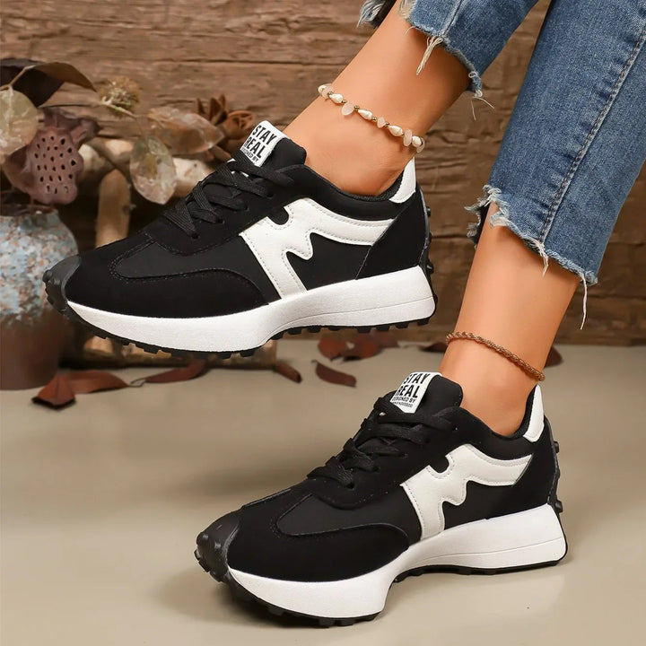 Stijlvolle gestreepte dames platform sneakers met duurzame zool voor comfort.
