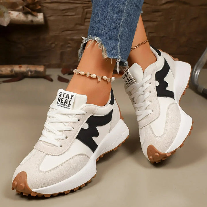 Groene gestreepte platform sneakers voor dames, een frisse en opvallende keuze.