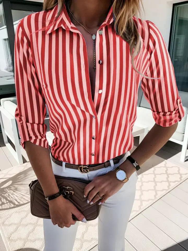 Gestreepte button-up blouse voor dames met tijdloos design, ideaal voor werk of casual uitjes, in diverse kleuren.