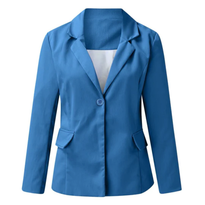 Dames blazer getailleerd, in dynamische pose. Straalt zelfvertrouwen en veelzijdige, stijlvolle mode uit.