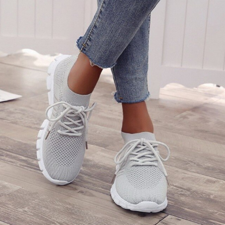 Moderne stijlvolle dames sneakers met orthopedische ondersteuning, perfect voor een sportieve en comfortabele look.