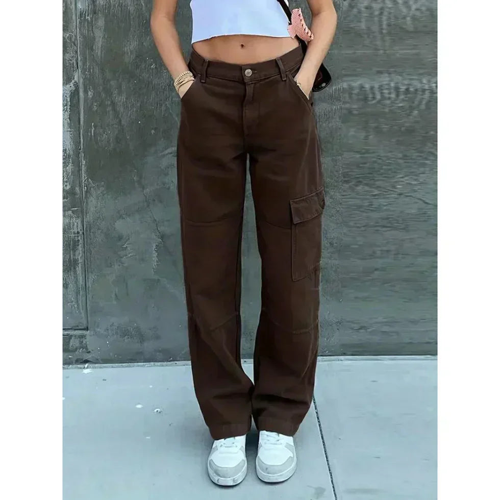 "Groene dames cargo broek met comfortabele pasvorm, ideaal voor casual of chique gelegenheden, modieuze stijl."