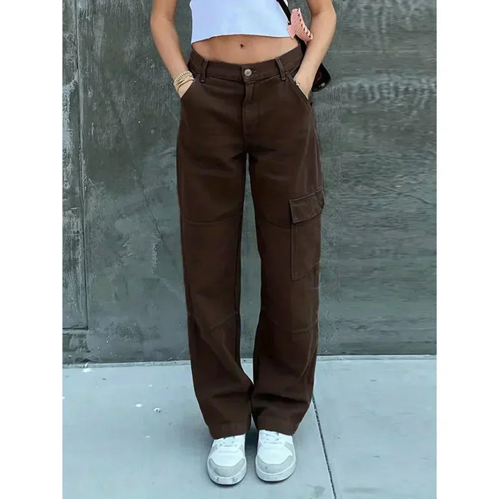 "Groene dames cargo broek met comfortabele pasvorm, ideaal voor casual of chique gelegenheden, modieuze stijl."