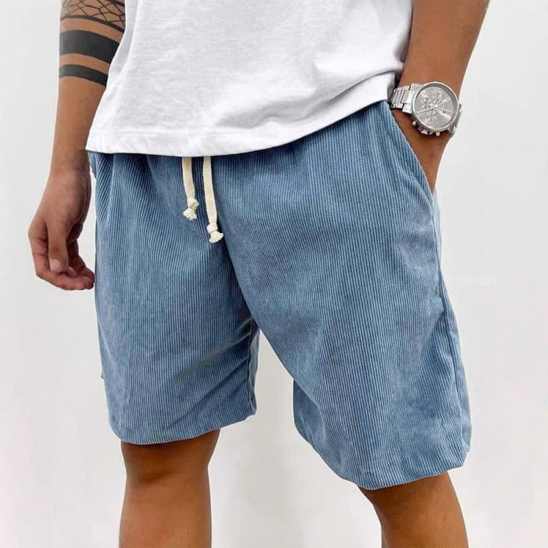 Groene herenshorts met relaxte pasvorm, elastische taille en trekkoordjes. Comfortabel voor zomer.