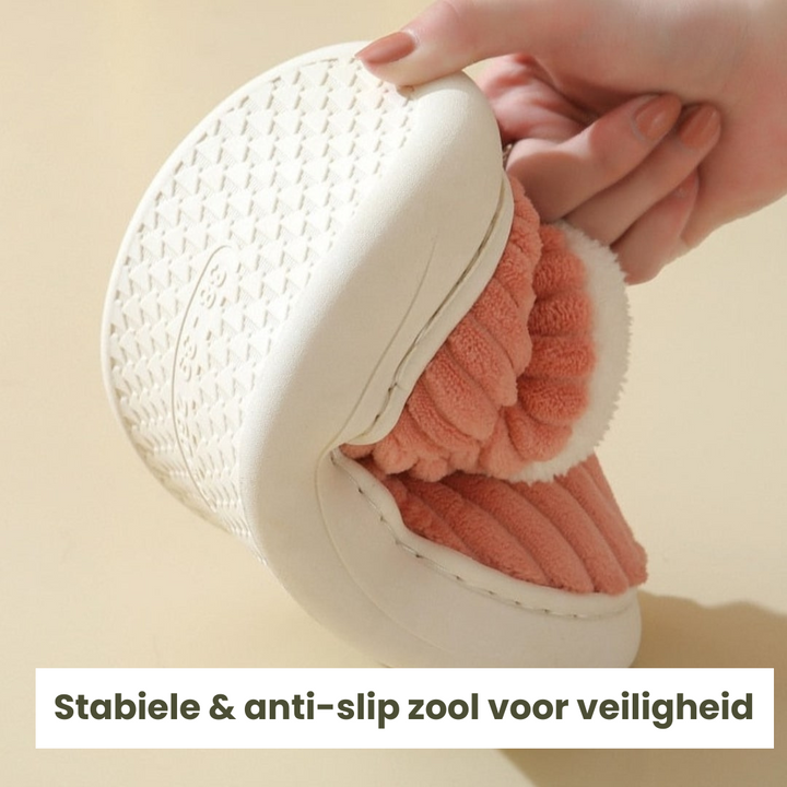 "Groene wintersloffen met fluffy witte fleece voering en zachte zool, comfortabele pantoffels voor warmte en stijl in de wint